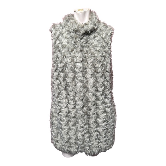 Live a Little Jackets & Blazers - Gray Faux Fur Curly Vest Women's Size L‎